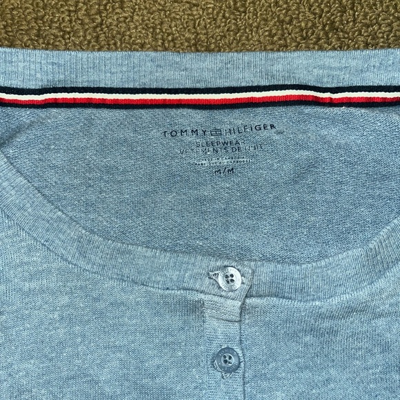 Tommy Hilfiger long sleeve - Picture 2 of 3
